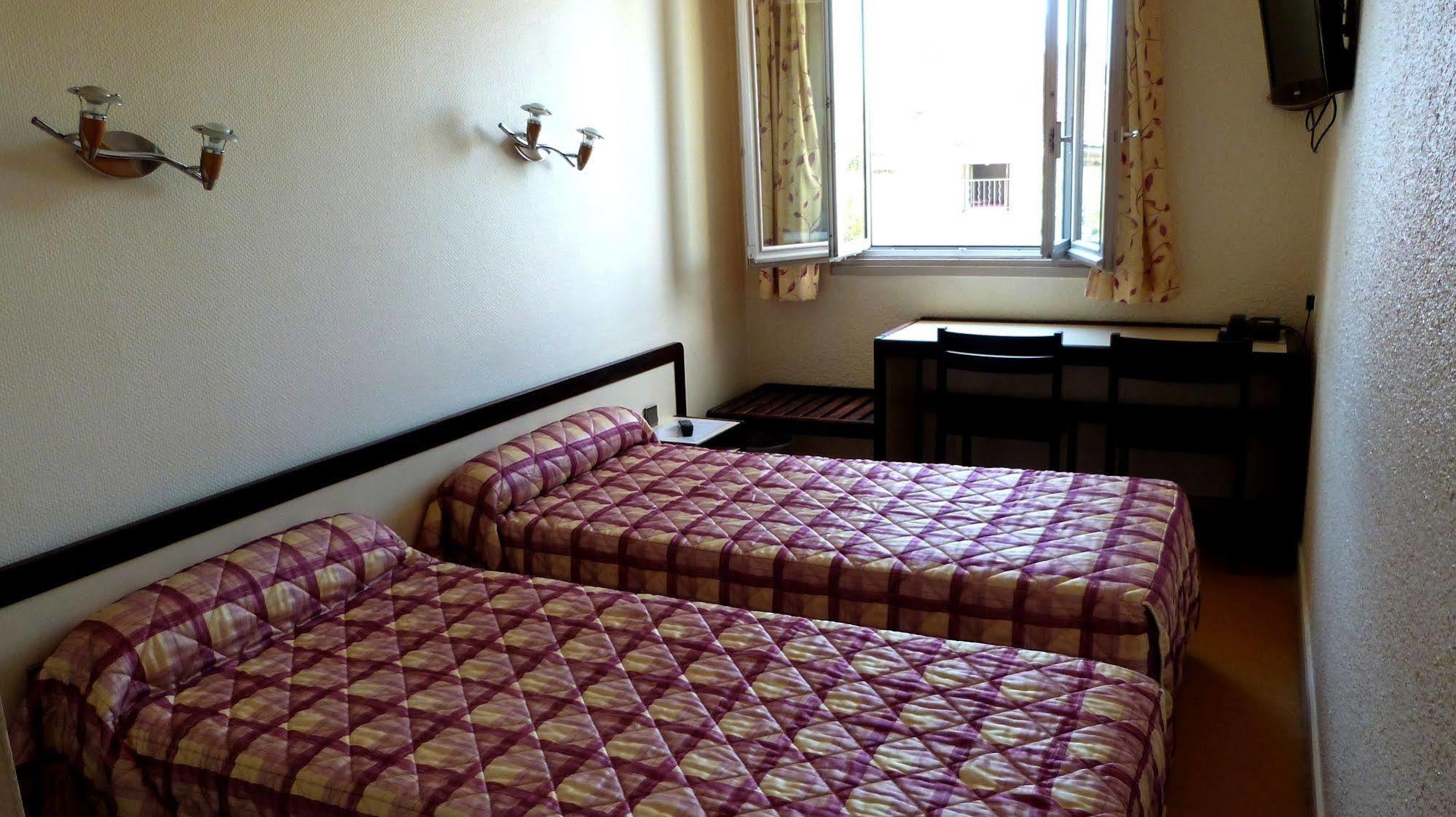 Nestor Hôtel Bourg-lès-Valence Buitenkant foto