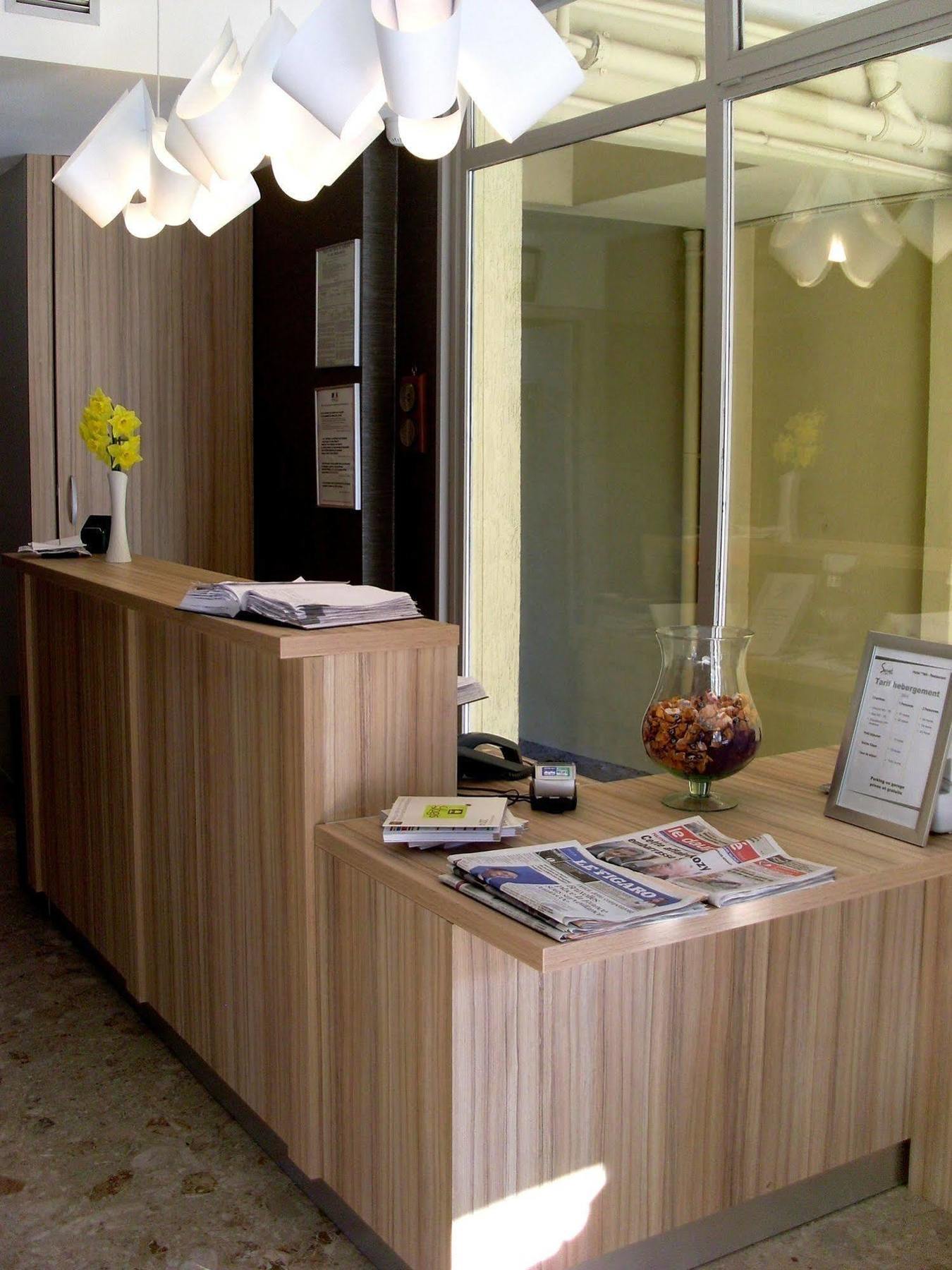 Nestor Hôtel Bourg-lès-Valence Buitenkant foto